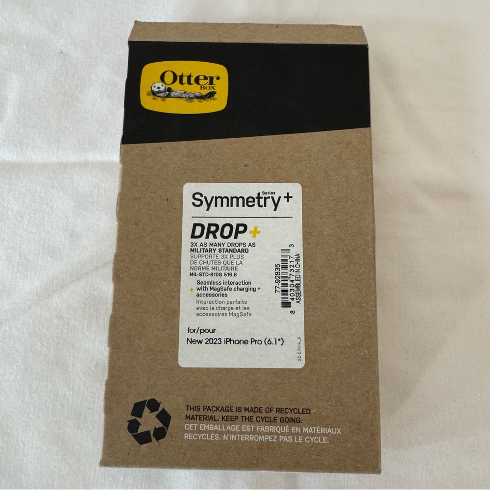 Otterbox Symmetry+
Black
iPhone 15 Pro (6.1”)